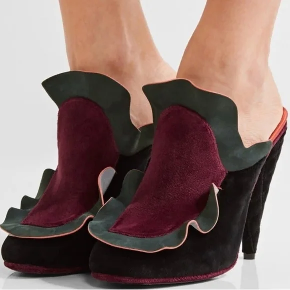 Fendi Black and Burgundy Suede Ruffle Mules - Picture 3 of 15